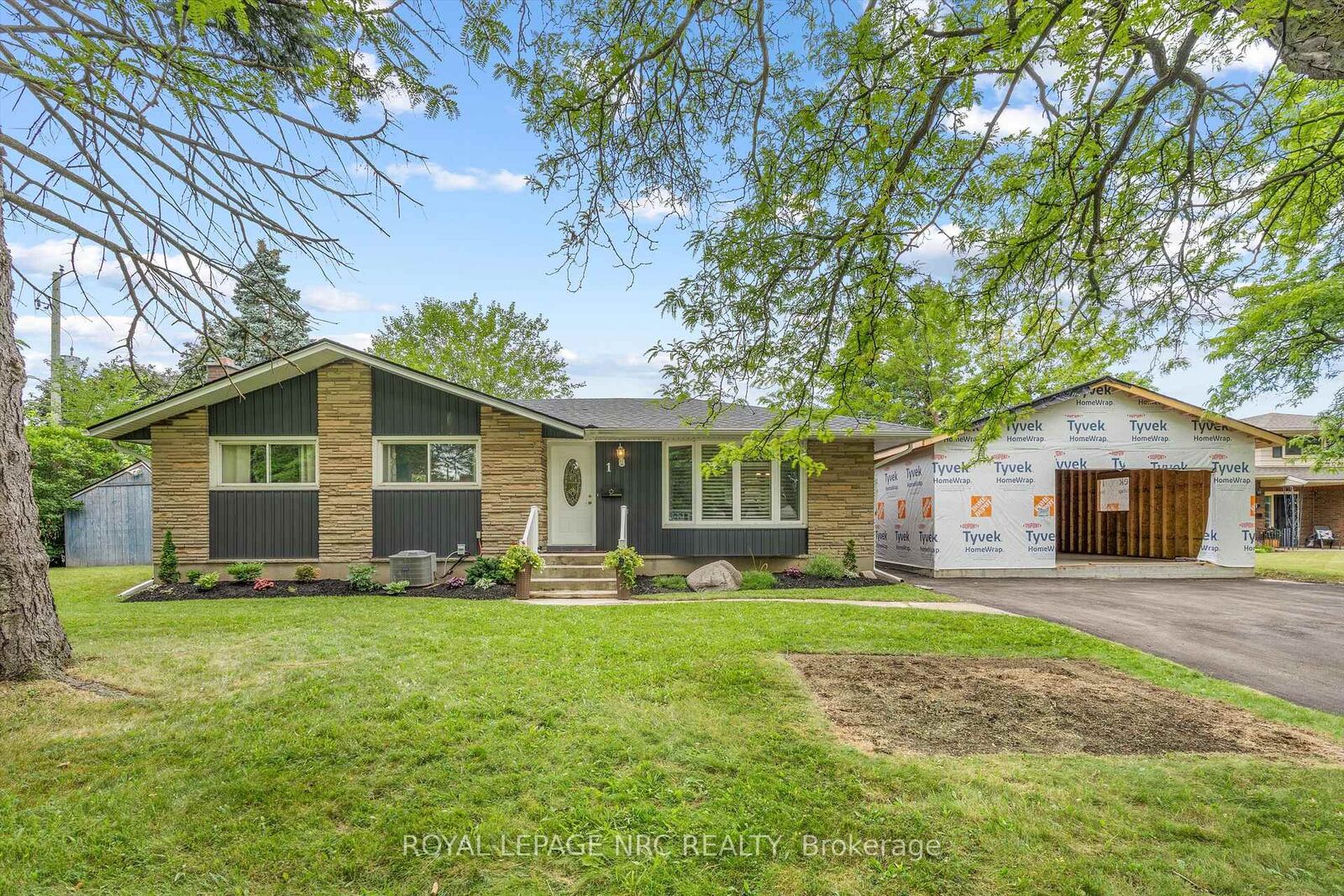 Property Photo: 1 Kingston Bay N/A ON L2M 4H6