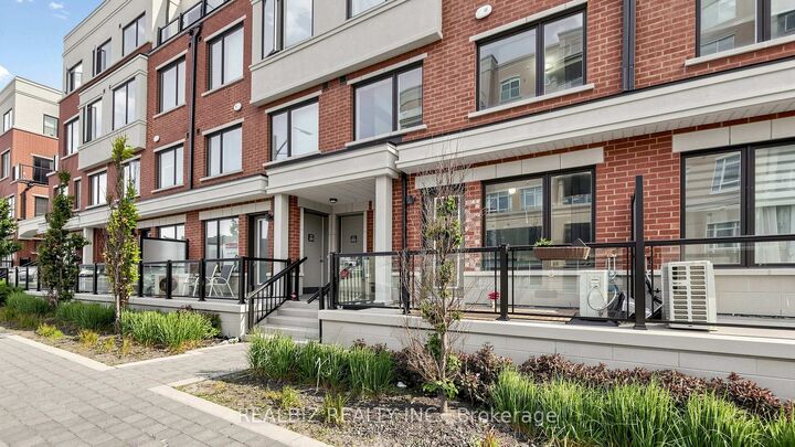 Property Photo: 500 Alex Gardner Circle 99 ON L4G 3G5