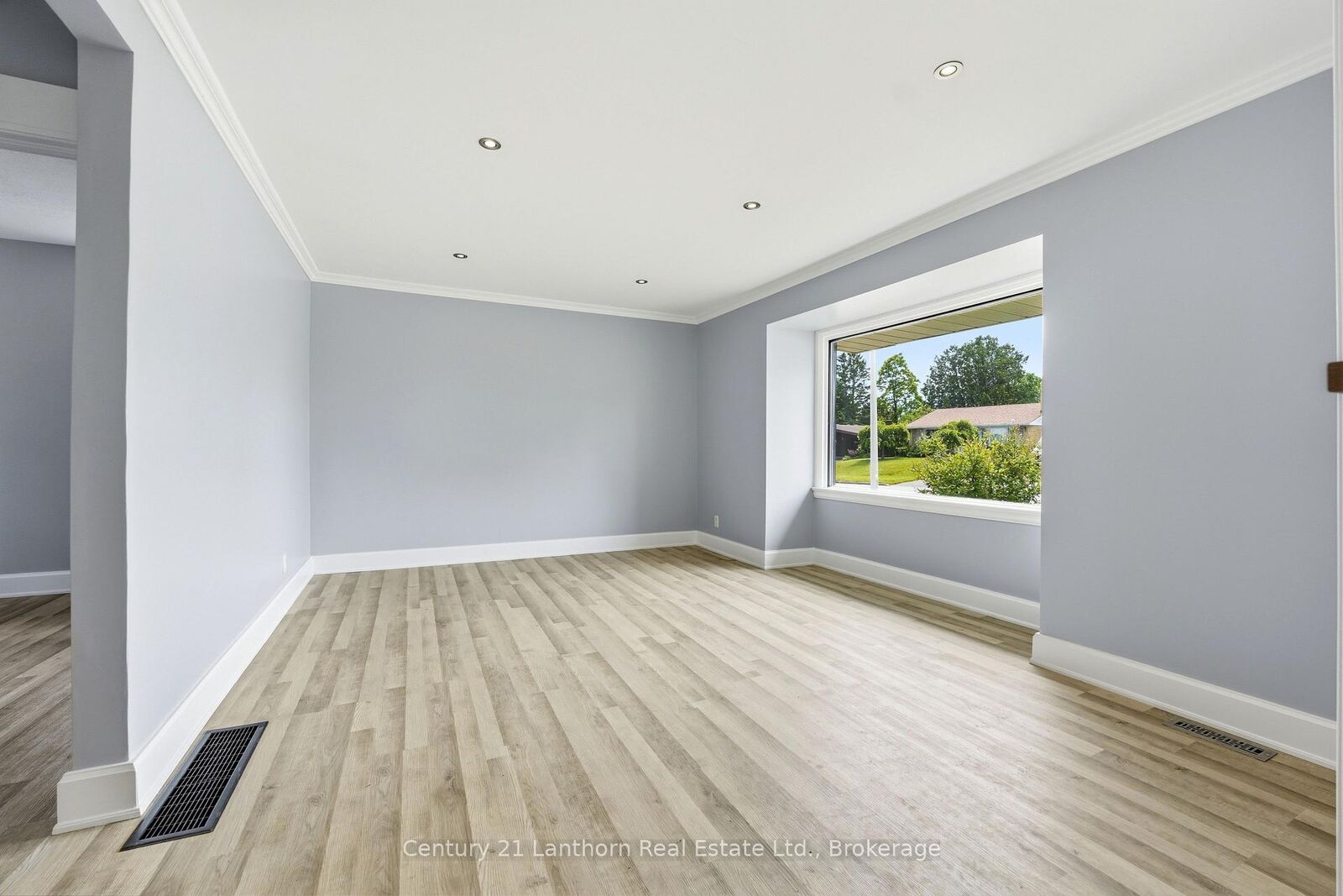 Property Photo: 63 Fourth Avenue ON K8V 5N5