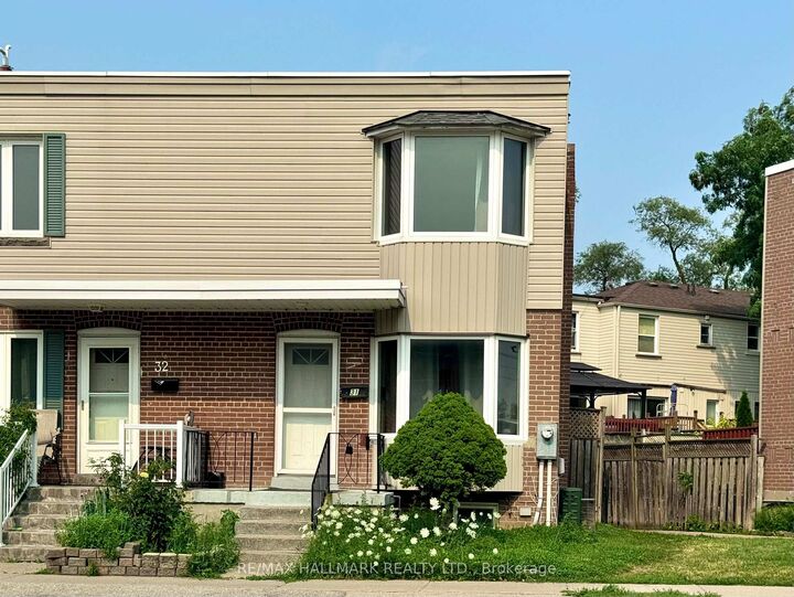 Property Photo:  740 Kennedy Road 31  ON M1K 2C5 