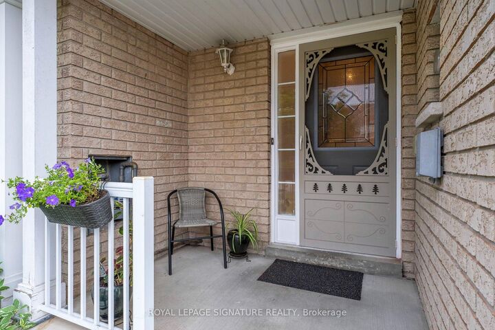 Property Photo: 5 Fawcett Avenue ON L1R 2Z4
