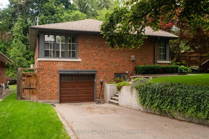 Property Photo:  147 Thompson Avenue  ON M8Z 3V1 