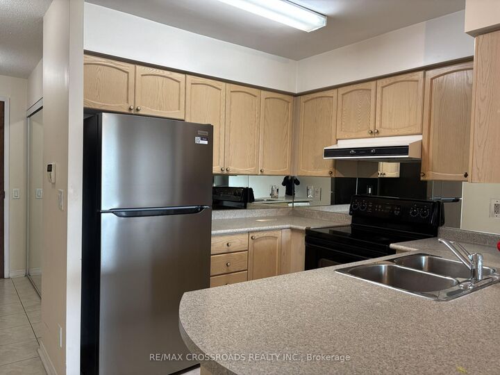 Property Photo:  23 Oneida Crescent 801  ON L4B 0A2 