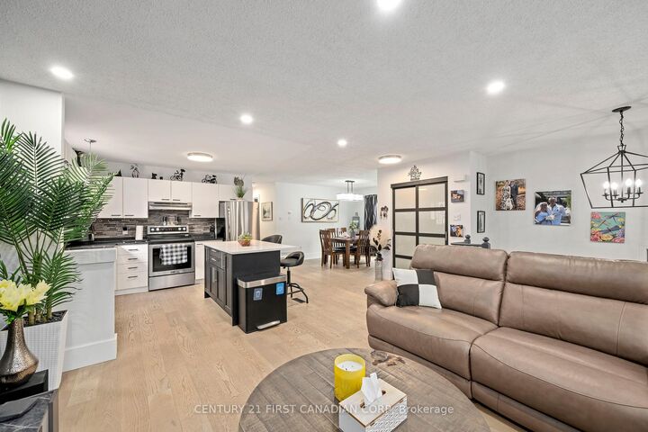 Property Photo:  902 Railton Avenue  ON N5V 4V9 