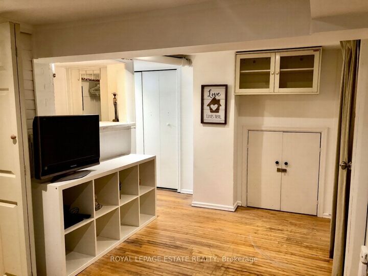 Property Photo:  372 Victoria Park Avenue  ON M4E 3S8 