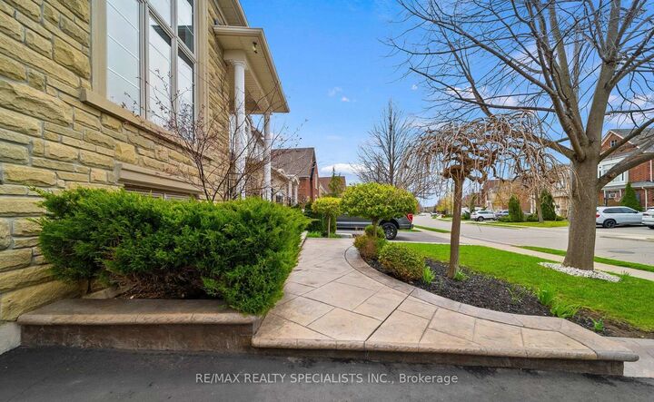 Photo de la propriété:  31 Saint Hubert Drive  ON L6P 1W1 