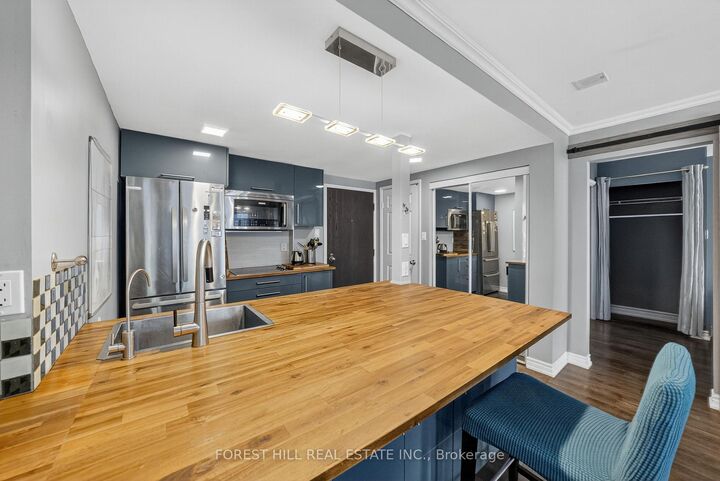 Property Photo: 44 Gerrard Street W 1704 ON M5G 2K2