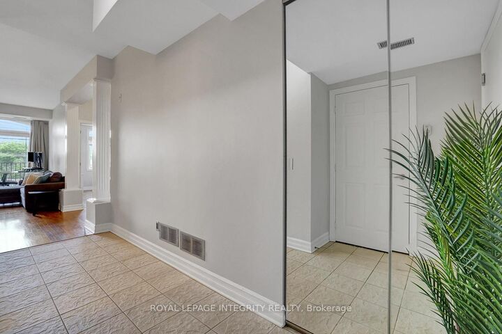 Property Photo: 711 Churchill Avenue N 402 ON K1Z 5G6