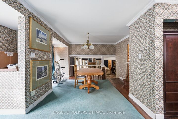 Property Photo: 1446 Ridgebrook Drive ON K1B 4H1
