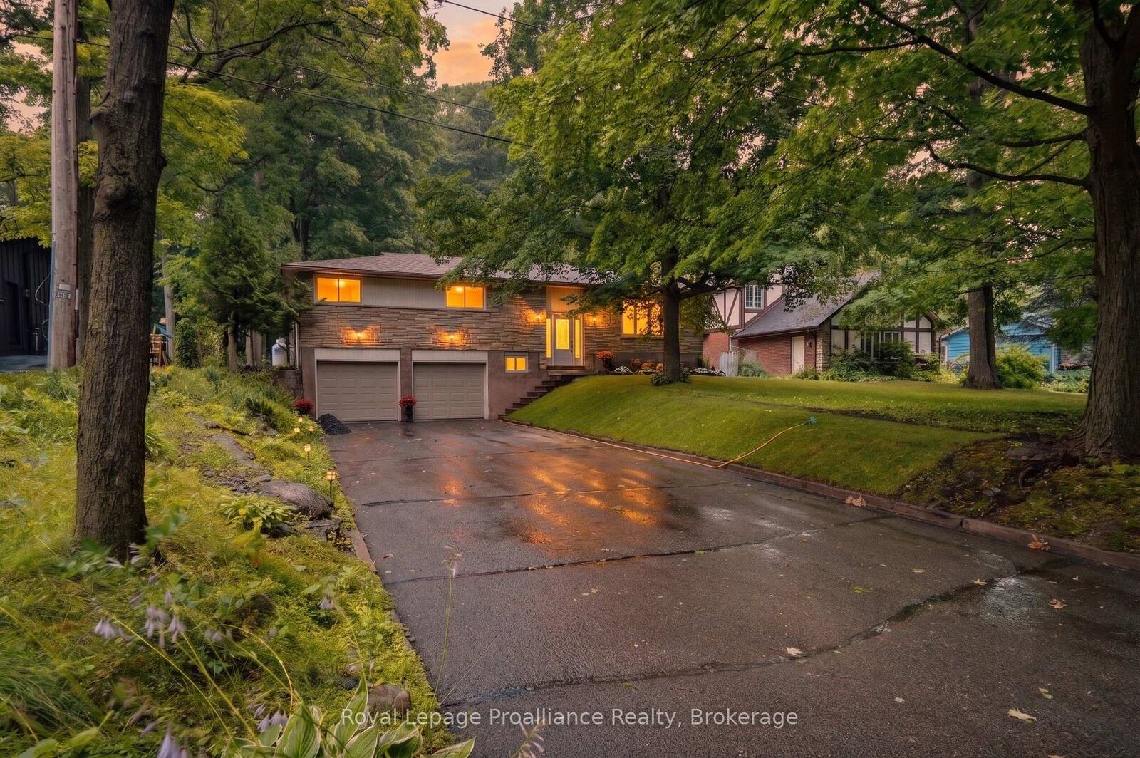 Property Photo: 156 Pinehill Crescent ON K0K 3E0
