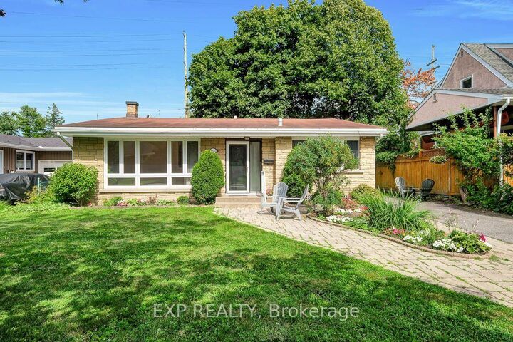 1473 Chomley Crescent — photo 1