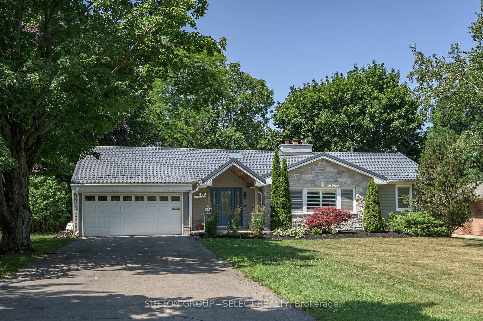 Property Photo:  429 Jarvis Street  ON N6K 1X2 