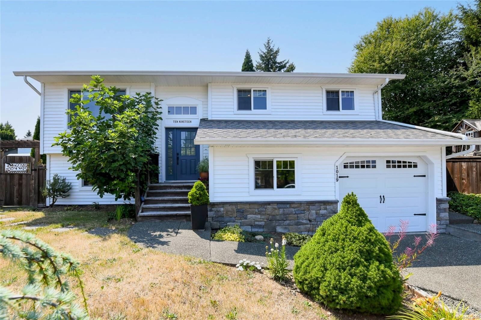 Property Photo:  1019 Arrowsmith Ave  BC V9N 8P7 