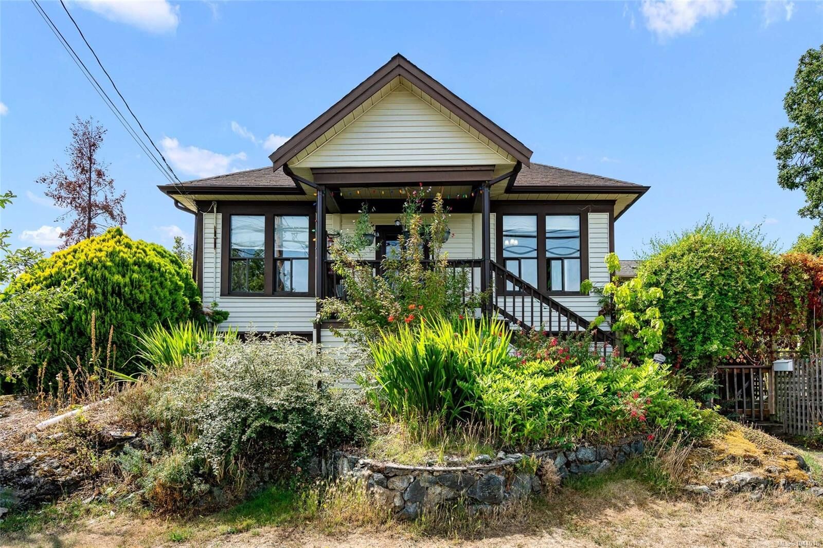 Property Photo: 1439 Haultain St BC V8R 2J8