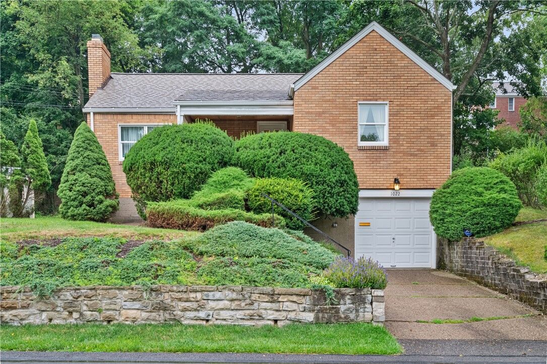 Property Photo:  1022 Willow Dr  PA 15237 