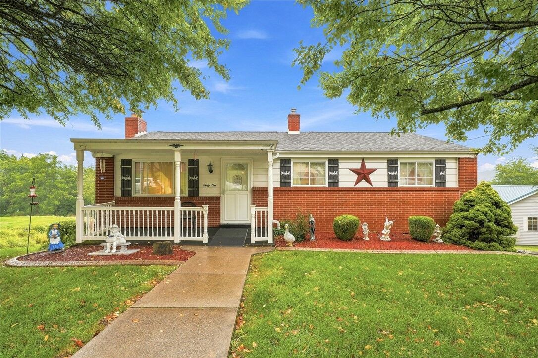 Property Photo: 61 Maplewood Ct PA 15626