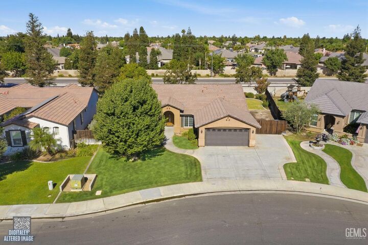 Property Photo: 6019 Bouchaine Drive CA 93312