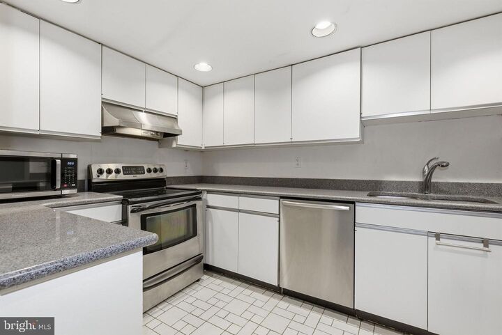 Property Photo:  308 East Capitol Street NE 11  DC 20003 