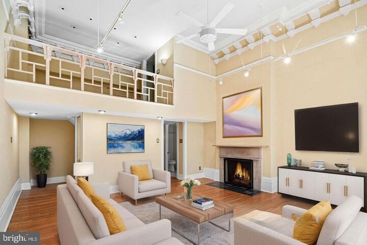 Property Photo: 1018 Spruce Street 1018 - 1M PA 19107