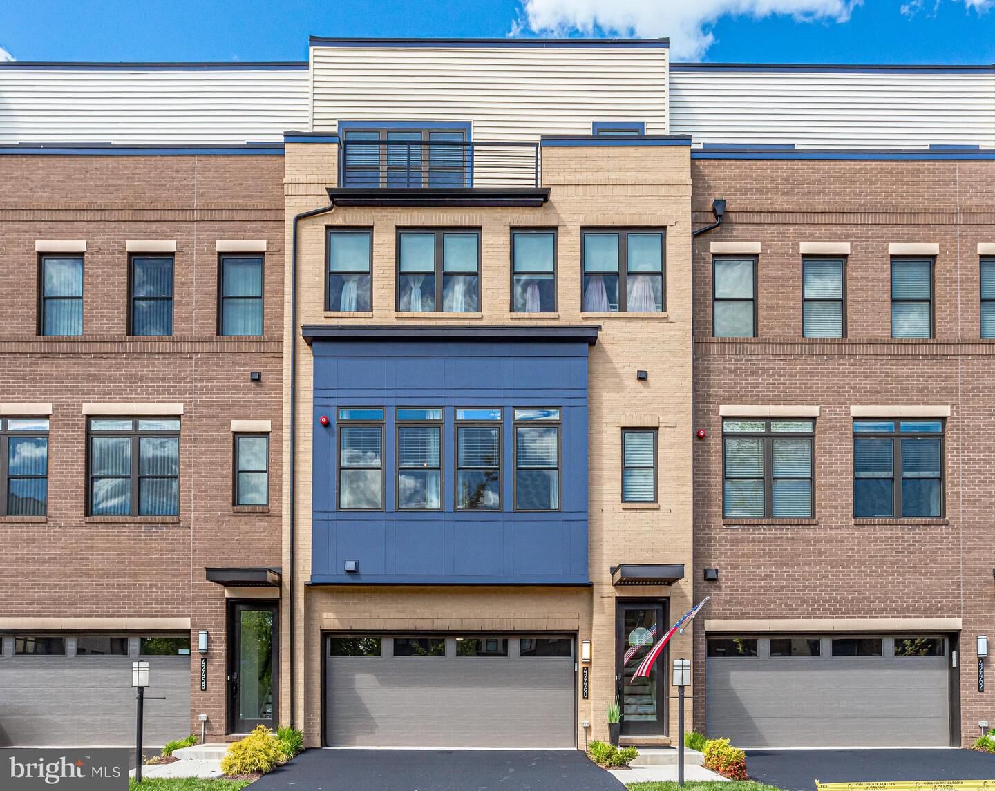 Property Photo:  42460 Mildred Landing Square  VA 20148 