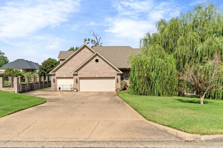 Property Photo:  7225 E Worth Ave  AR 72019 