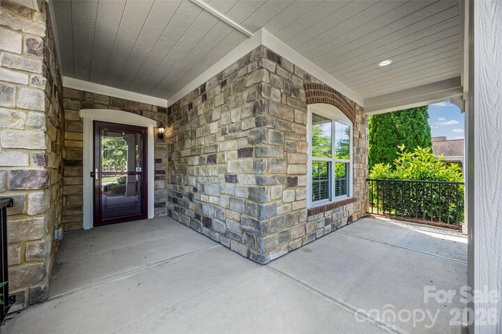 Property Photo:  1140 Avalon Place  NC 28104 