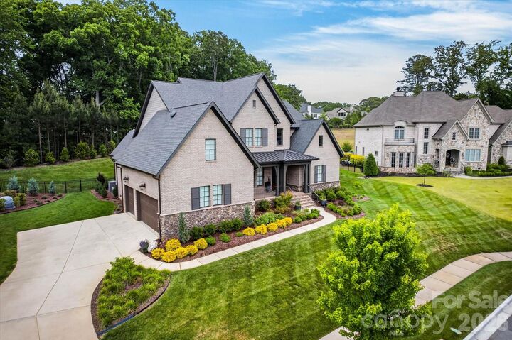 Property Photo: 1115 Shelton Oaks Court NC 28105