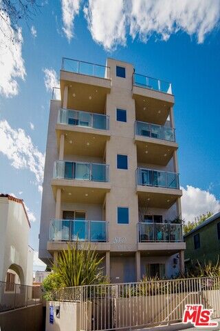 Property Photo: 819 S Holt Ave, Unit Ph CA 90035