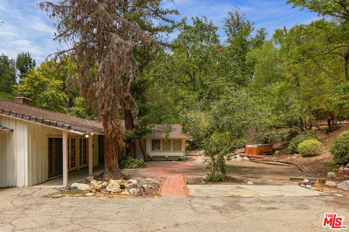 Property Photo:  5854 Round Meadow Rd  CA 91302 
