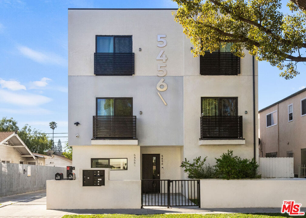 Property Photo:  5456 1/2 Barton Ave  CA 90038 