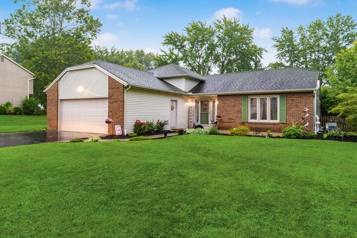 Property Photo: 11900 Huntington NW Way OH 43147