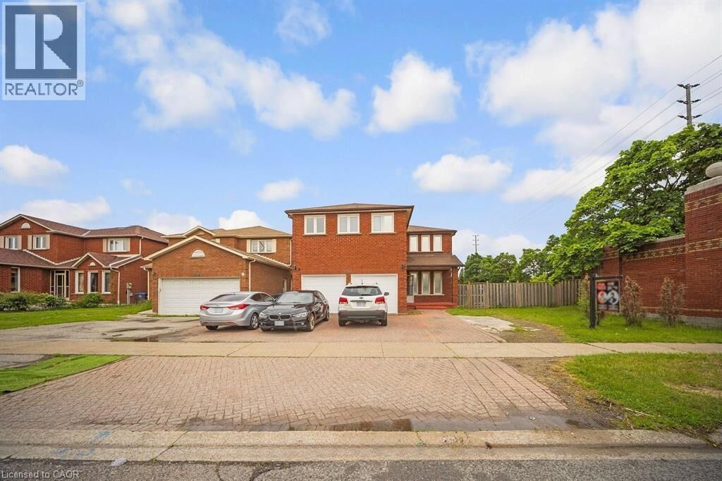 Property Photo: 692 Huntington Ridge Drive ON L5R 1Z5