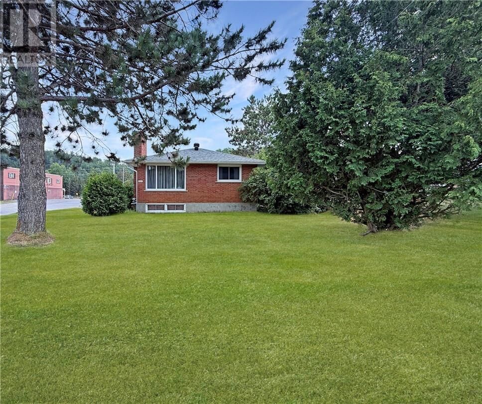 Property Photo:  207 Fraser Avenue  ON P0M 2R0 