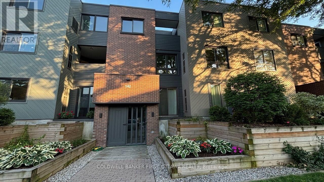 Property Photo:  142 Waverley Street 1A  ON K2P 0V4 