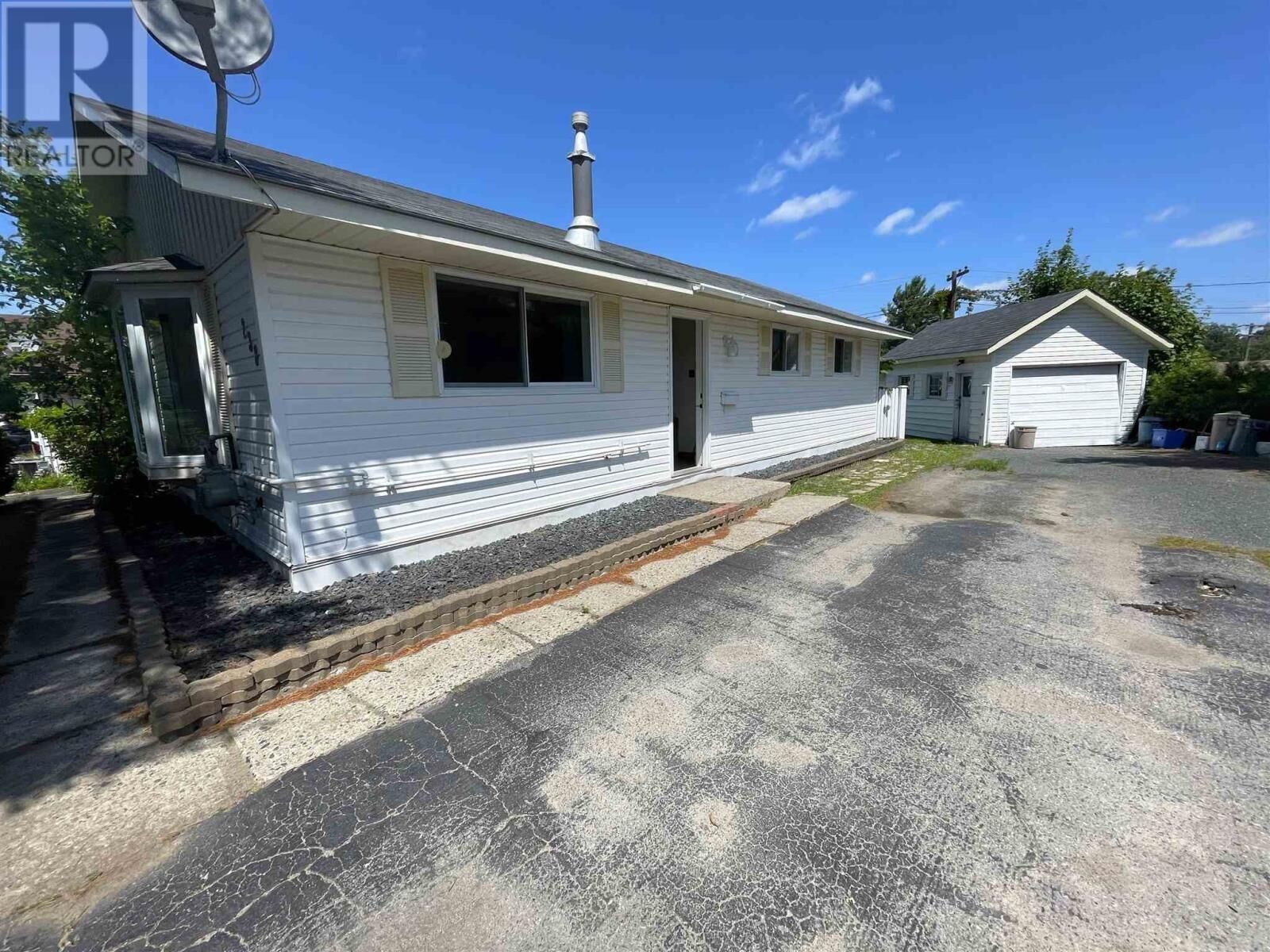 Property Photo:  238 Mississauga Ave  ON P5A 1E7 