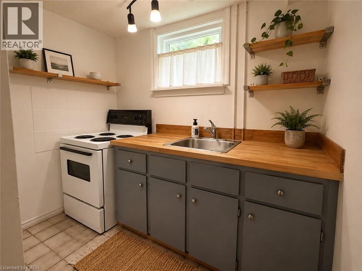 Property Photo:  15 Prospect Street South 2  ON L8M 2Y9 