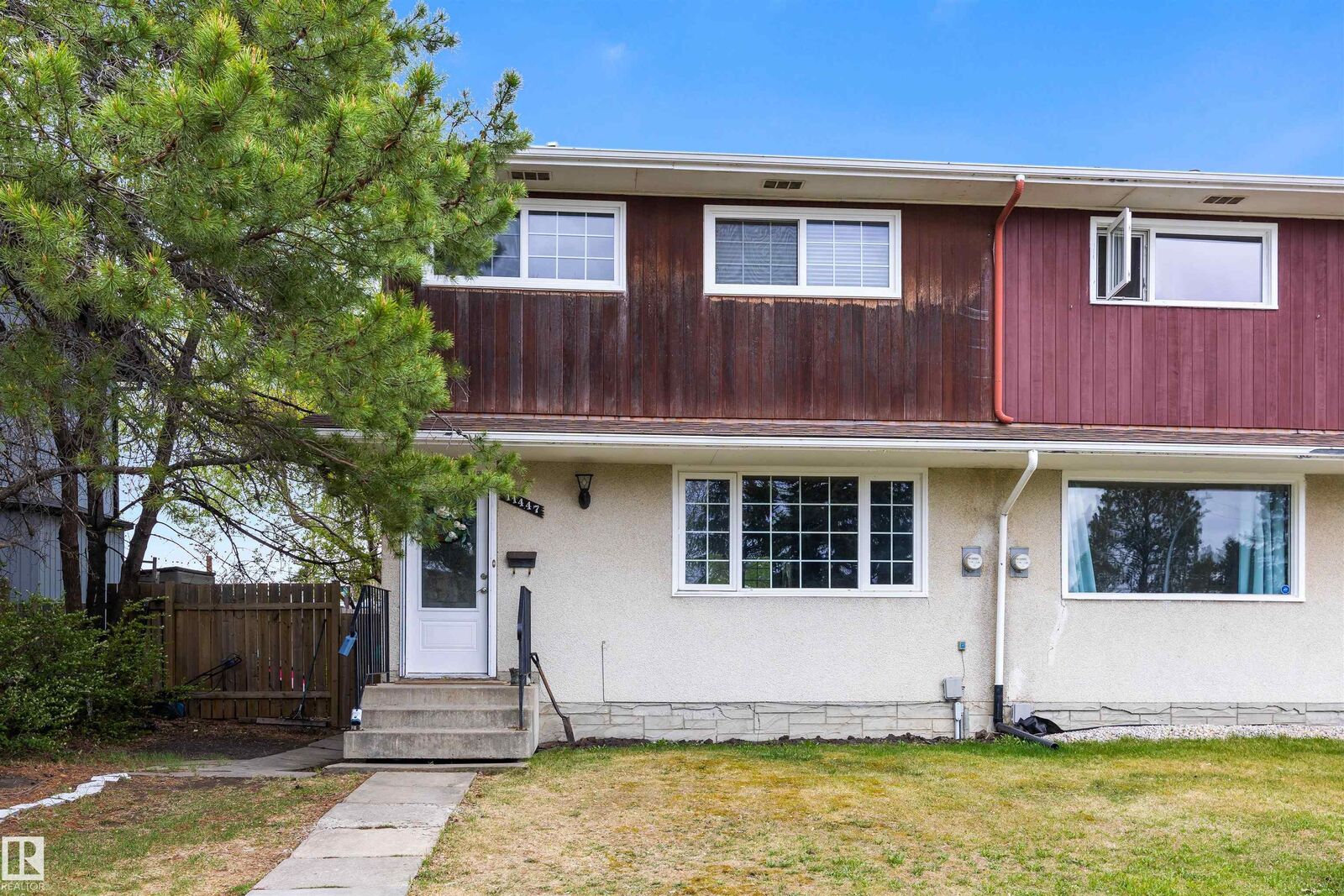 Property Photo: 11447 39 Avenue NW AB T6J 0M5