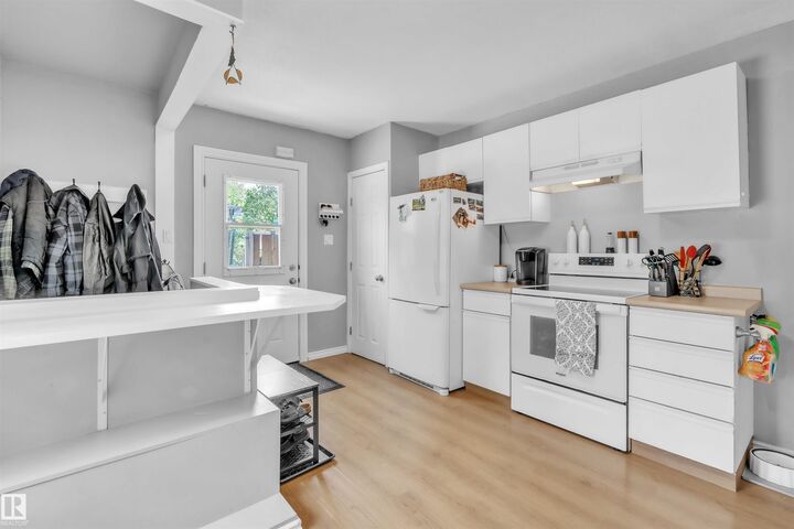 Property Photo:  5712 50 Avenue  AB T9M 1S4 
