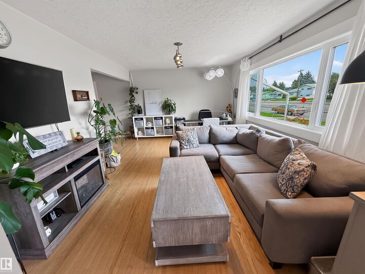 Property Photo: 16046 95 Avenue NW AB T5P 0A7