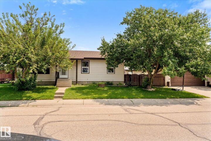 42 McNabb Crescent — photo 1