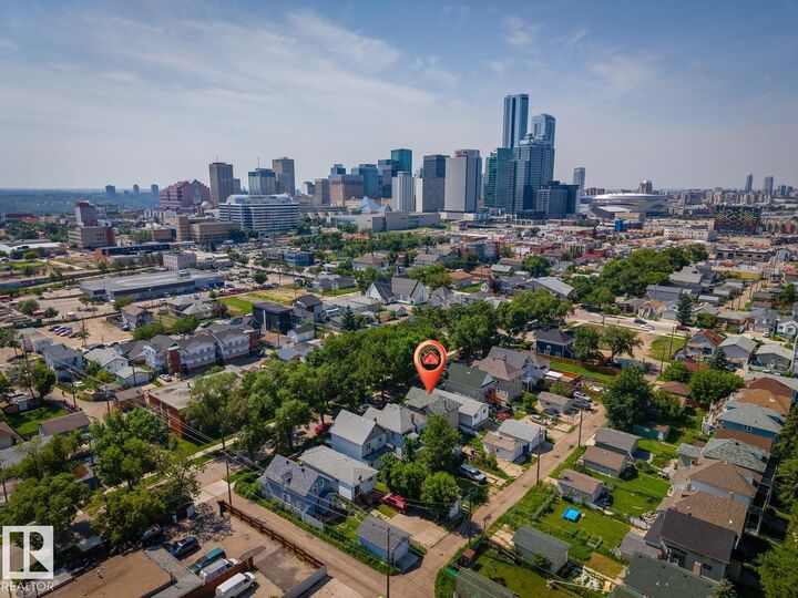 Property Photo:  9526 106A Avenue NW  AB T5H 0S8 