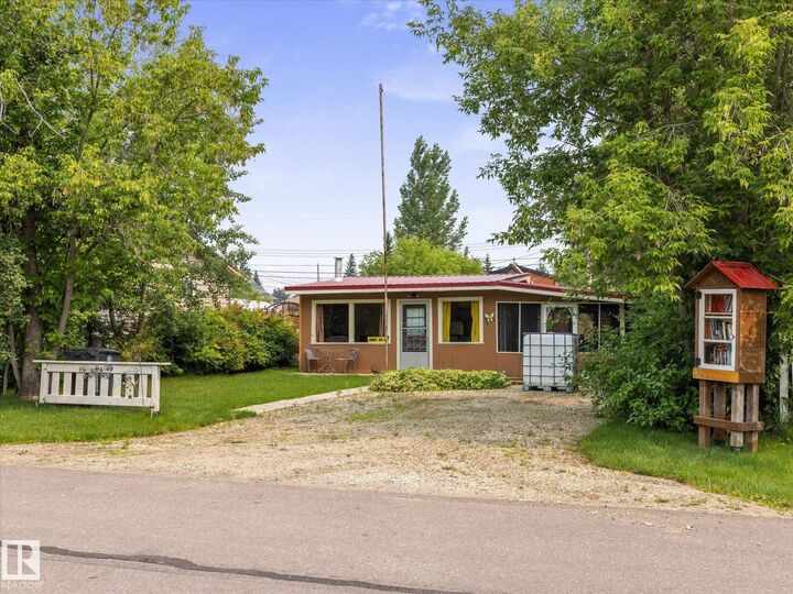 Property Photo:  4907 54 Street  AB T0E 0A0 