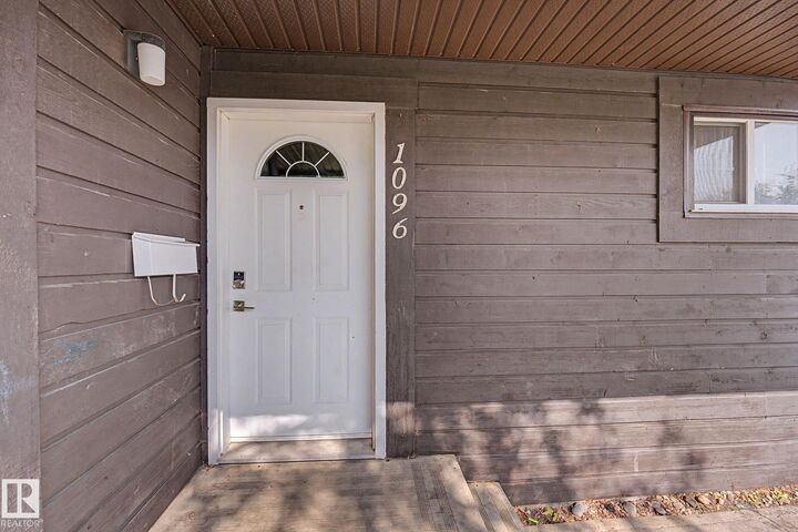 Property Photo:  1096 Knottwood Road NW  AB T6K 3R3 
