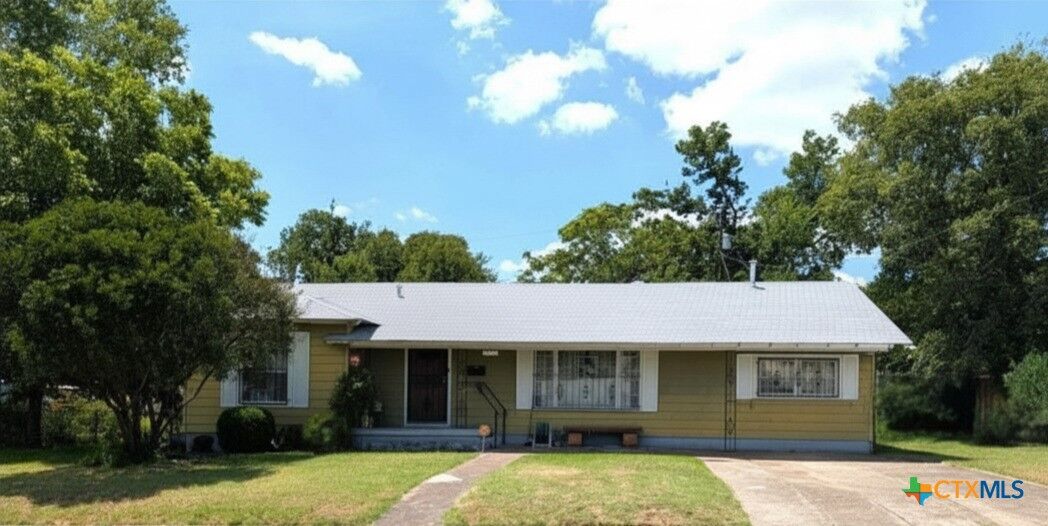Property Photo: 1109 Gray Drive TX 76541