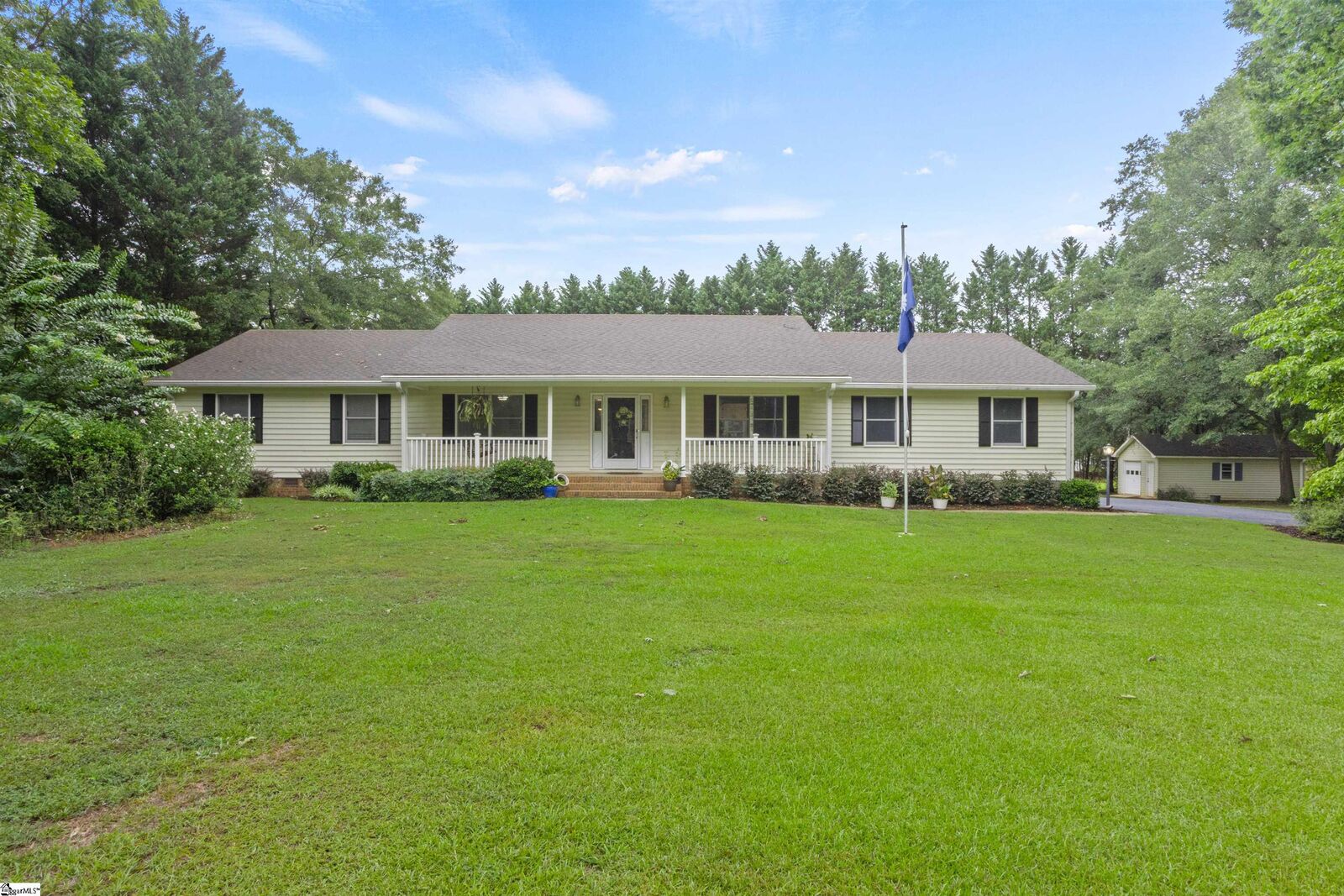 Property Photo:  108 Cardinal Circle  SC 29365 