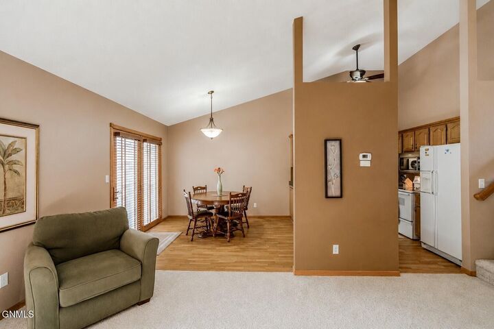 Property Photo:  2960 Ontario Lane 6  ND 58503 
