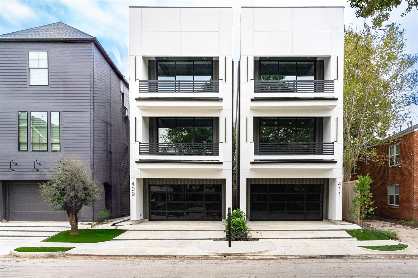 Property Photo:  411 W Saulnier Street  TX 77019 