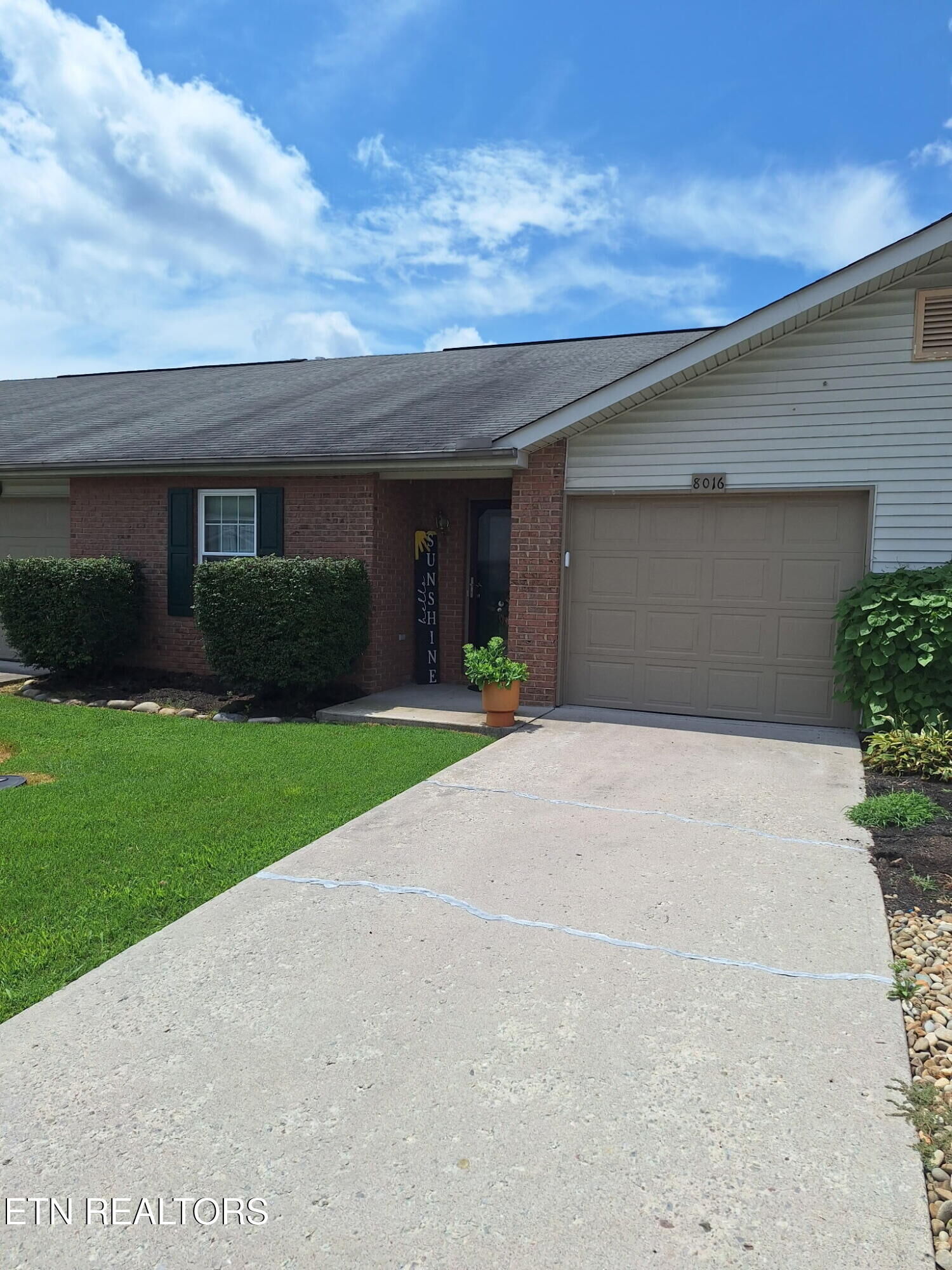 Property Photo: 8016 Stablegate Way TN 37849