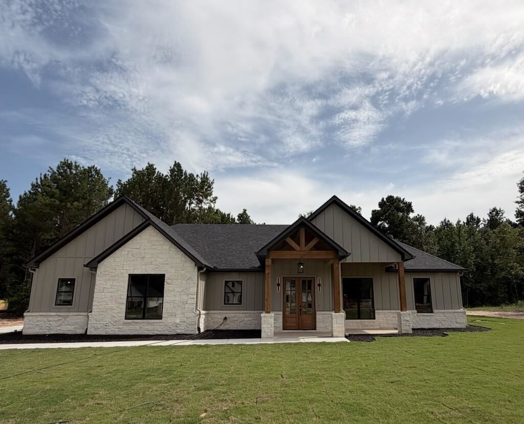 Property Photo:  210 Stonebrook Ct  TX 75640 