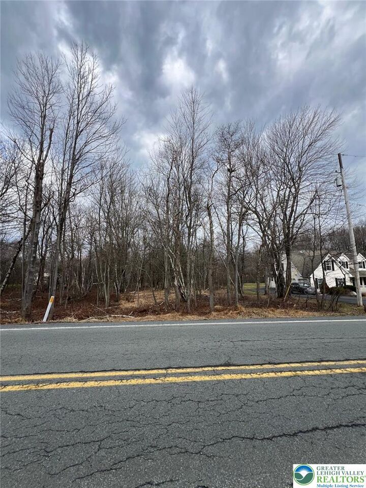 Property Photo: 1916 E Old Stage Road PA 18210